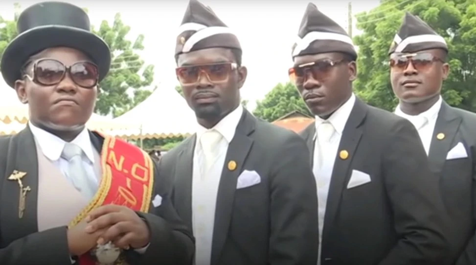 Meksika'da yine müzikli danslı havai fişekli cenaze töreni